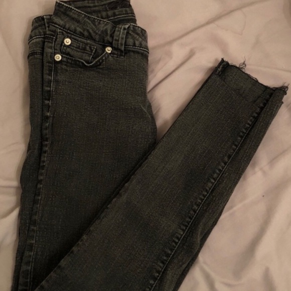 Low Rise Cropped & Frayed Hem - Picture 10 of 16